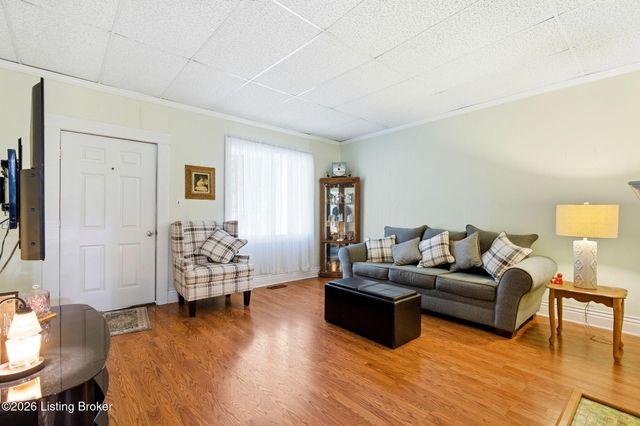 216 Saunders Ave, Louisville, KY 40206