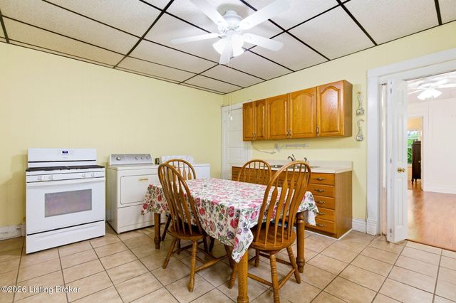 216 Saunders Ave, Louisville, KY 40206