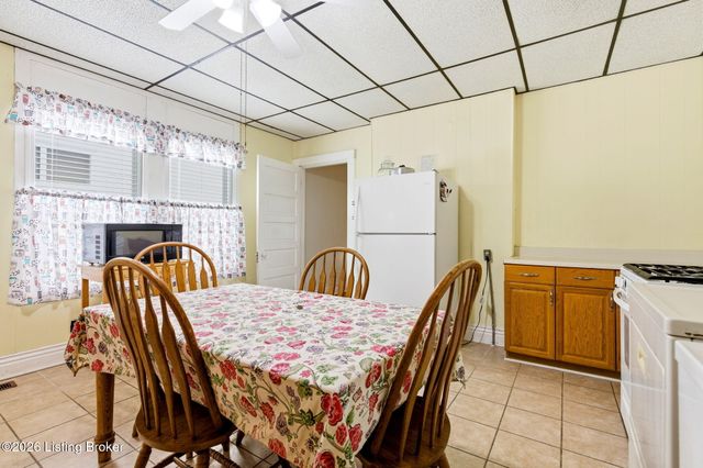 216 Saunders Ave, Louisville, KY 40206