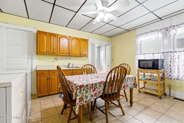 216 Saunders Ave, Louisville, KY 40206