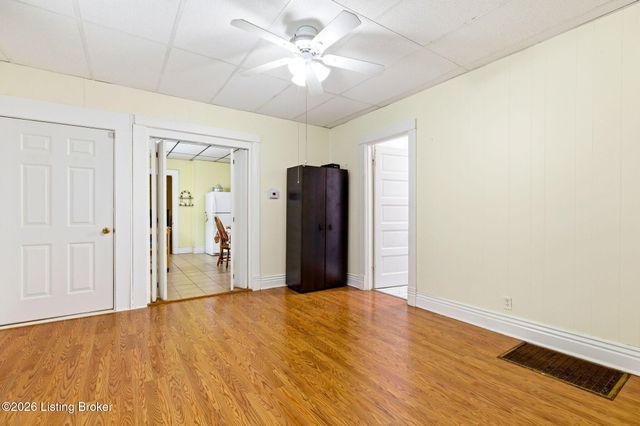 216 Saunders Ave, Louisville, KY 40206