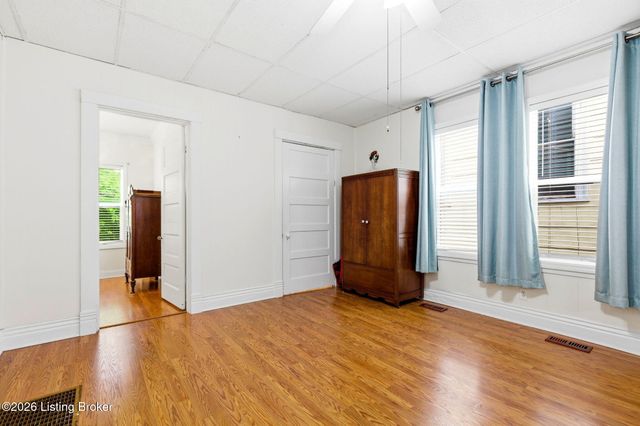 216 Saunders Ave, Louisville, KY 40206