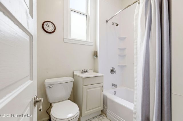 216 Saunders Ave, Louisville, KY 40206