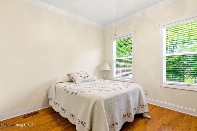 216 Saunders Ave, Louisville, KY 40206