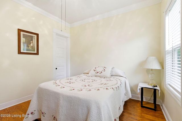 216 Saunders Ave, Louisville, KY 40206