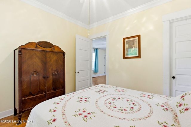 216 Saunders Ave, Louisville, KY 40206