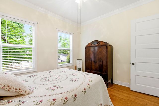 216 Saunders Ave, Louisville, KY 40206