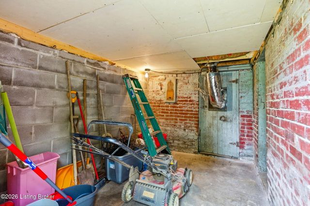 216 Saunders Ave, Louisville, KY 40206