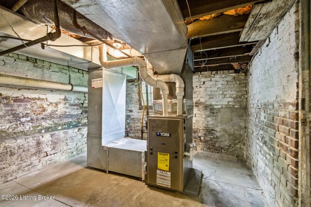 216 Saunders Ave, Louisville, KY 40206