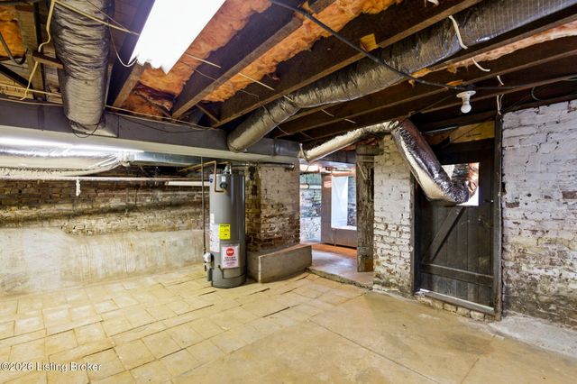 216 Saunders Ave, Louisville, KY 40206