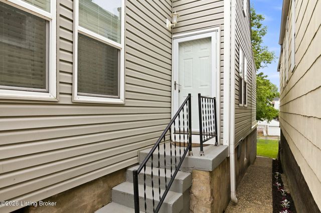 216 Saunders Ave, Louisville, KY 40206