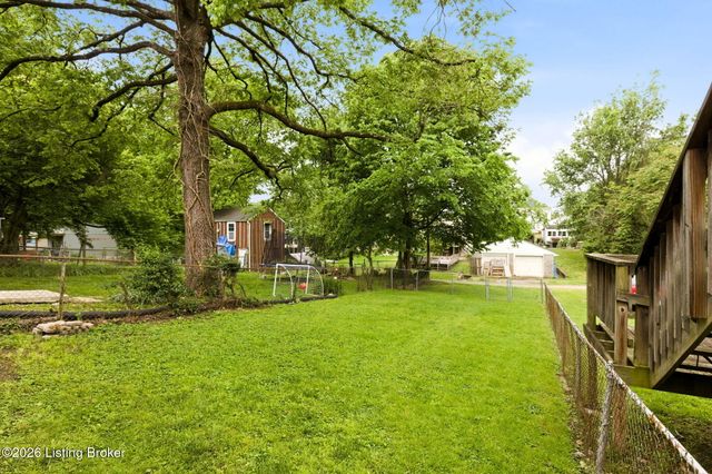 216 Saunders Ave, Louisville, KY 40206