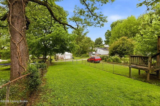 216 Saunders Ave, Louisville, KY 40206