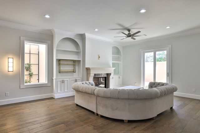 5004 Byers Avenue, Fort Worth, TX 76107