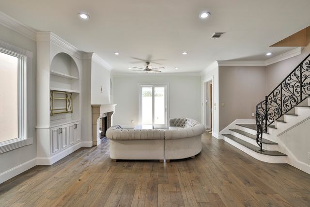 5004 Byers Avenue, Fort Worth, TX 76107