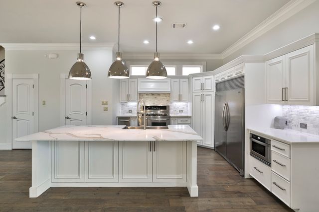 5004 Byers Avenue, Fort Worth, TX 76107