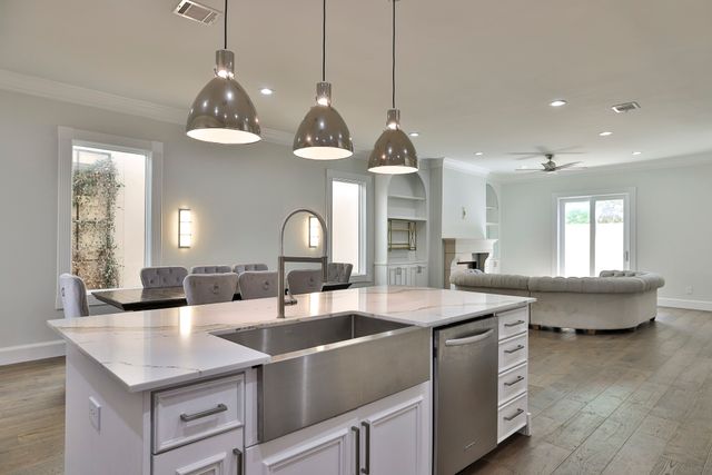 5004 Byers Avenue, Fort Worth, TX 76107