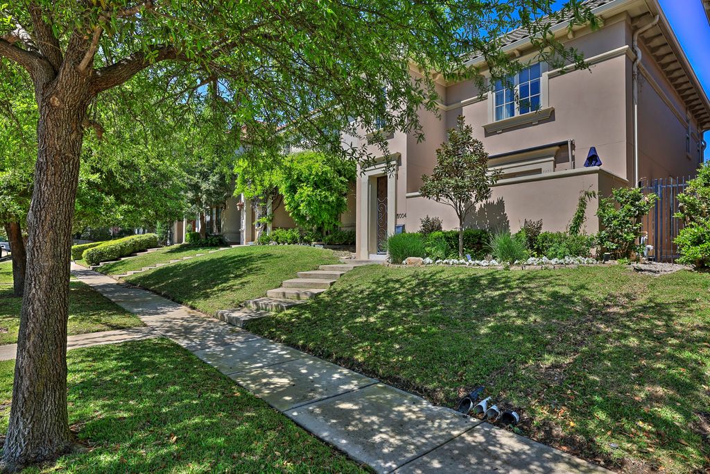 5004 Byers Avenue, Fort Worth, TX 76107