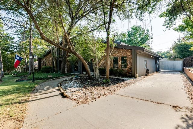 1459 Warrington Court, Fort Worth, TX 76112