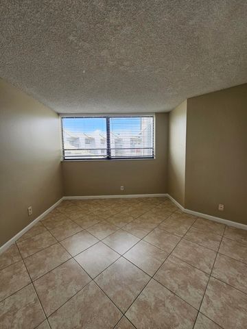 1850 N CONGRESS Avenue 302, West Palm Beach, FL 33401