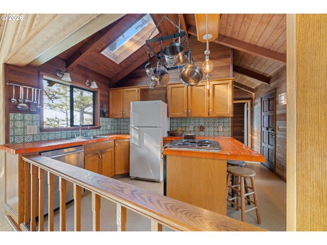 2430 CAPE MEARES Loop, Oceanside, OR 97134