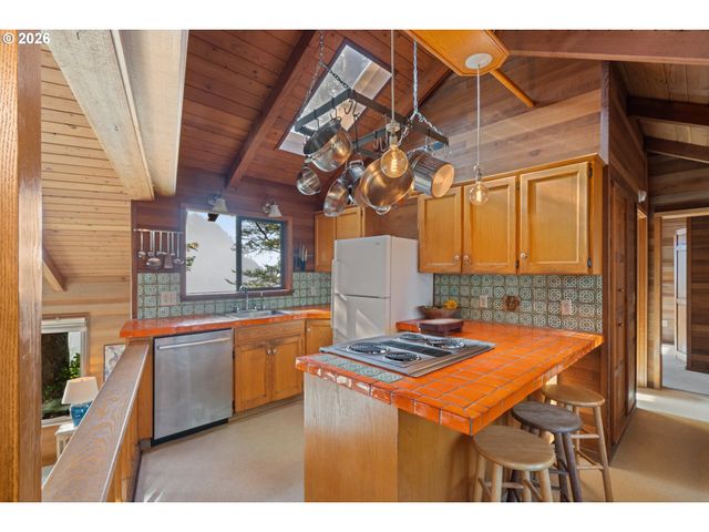 2430 CAPE MEARES Loop, Oceanside, OR 97134