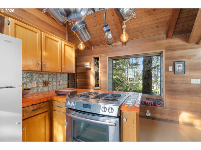 2430 CAPE MEARES Loop, Oceanside, OR 97134
