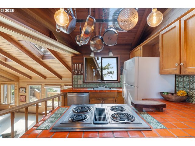 2430 CAPE MEARES Loop, Oceanside, OR 97134