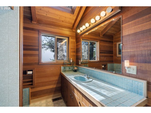 2430 CAPE MEARES Loop, Oceanside, OR 97134