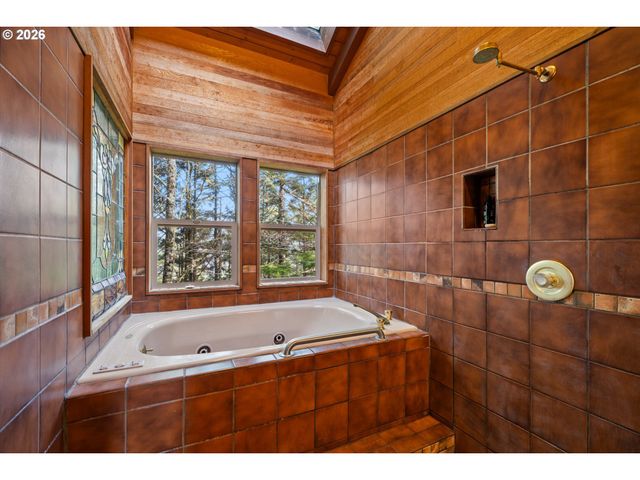 2430 CAPE MEARES Loop, Oceanside, OR 97134