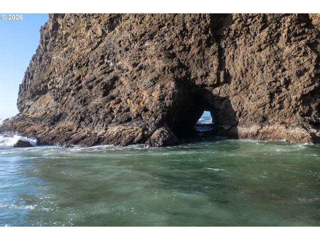 2430 CAPE MEARES Loop, Oceanside, OR 97134