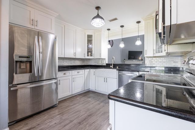 6802 French Quarter Court, Hixson, TN 37343