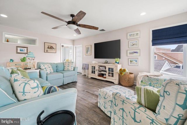 128 S LONGBOAT DR, Tuckerton, NJ 08087