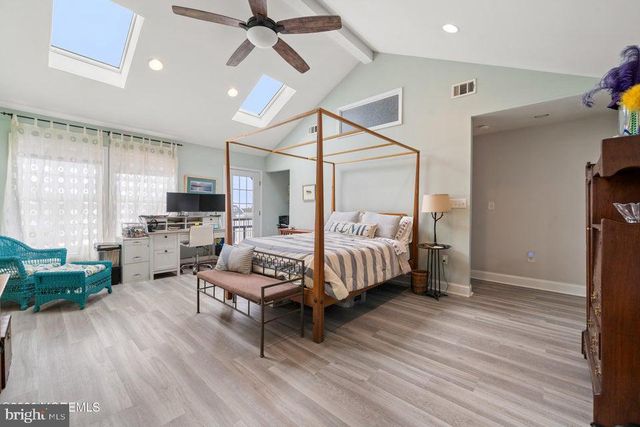 128 S LONGBOAT DR, Tuckerton, NJ 08087