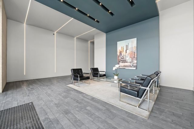 367 W Locust Street 304, Chicago, IL 60610