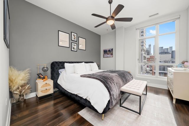 367 W Locust Street 304, Chicago, IL 60610