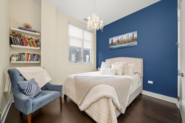 367 W Locust Street 304, Chicago, IL 60610