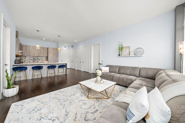 367 W Locust Street 304, Chicago, IL 60610