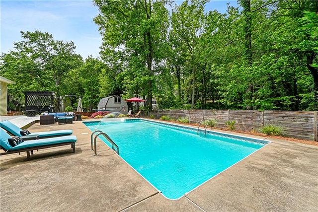 2320 Brownstone Court NE, Marietta, GA 30062