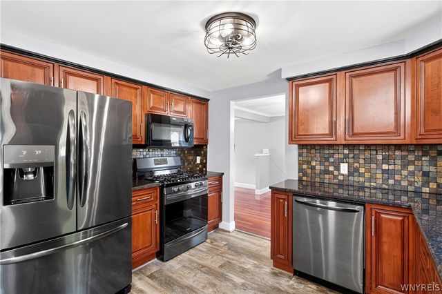 5 Quail Hollow, Lancaster, NY 14086