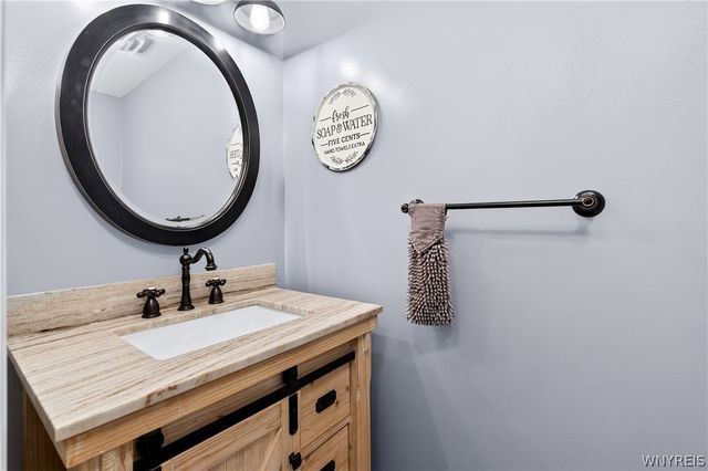 5 Quail Hollow, Lancaster, NY 14086