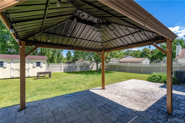 5 Quail Hollow, Lancaster, NY 14086