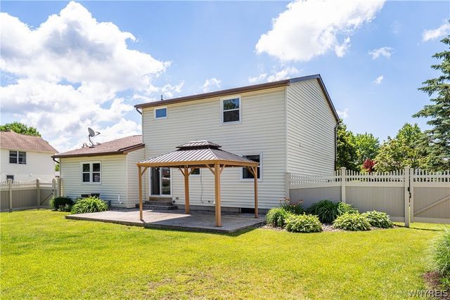 5 Quail Hollow, Lancaster, NY 14086