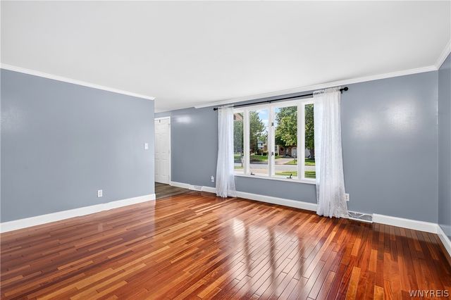 5 Quail Hollow, Lancaster, NY 14086