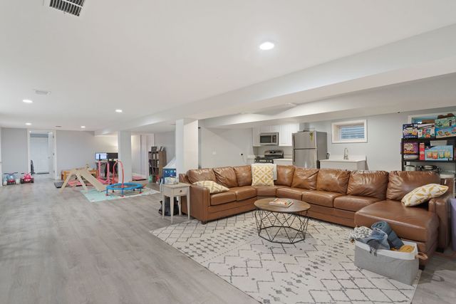 864 Saint Andrews Way, Frankfort, IL 60423