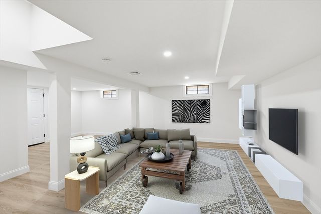 157 Compass Cir, Barnstable, MA 02601