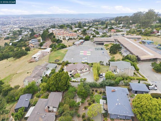 8505 Maiden Ln, El Cerrito, CA 94530