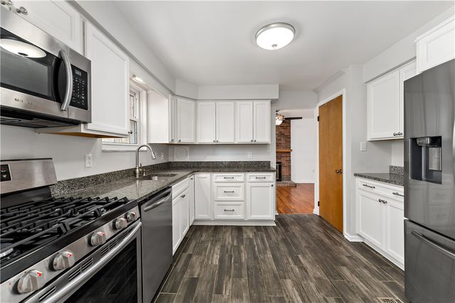 627 Berwick Ct, Mccandless, PA 15237