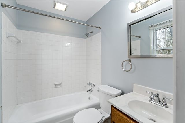 627 Berwick Ct, Mccandless, PA 15237