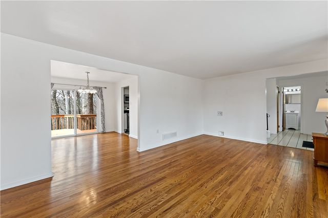 627 Berwick Ct, Mccandless, PA 15237